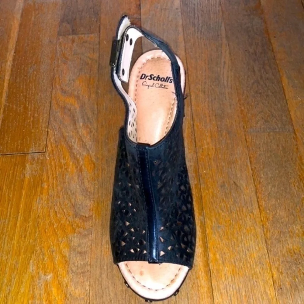 Dr. Scholls studs along